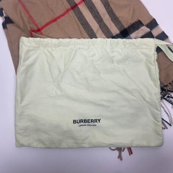 Burberry Checkered Cashmere Scarf - Picture 5 of 5